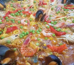 Paella de Mariscos especialidad de Restaurante Sol y Playa en Carboneras, Almería