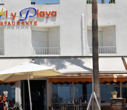 Vistal Frontal de Restaurante Sol y Playa en Carboneras, Almería